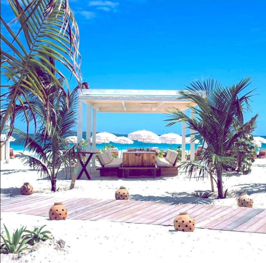 Front Line Unit 520 Ft2 - 48 M2, On Second Floor, Stunning Ocean View Apartment Cul de Sac ภายนอก รูปภาพ
